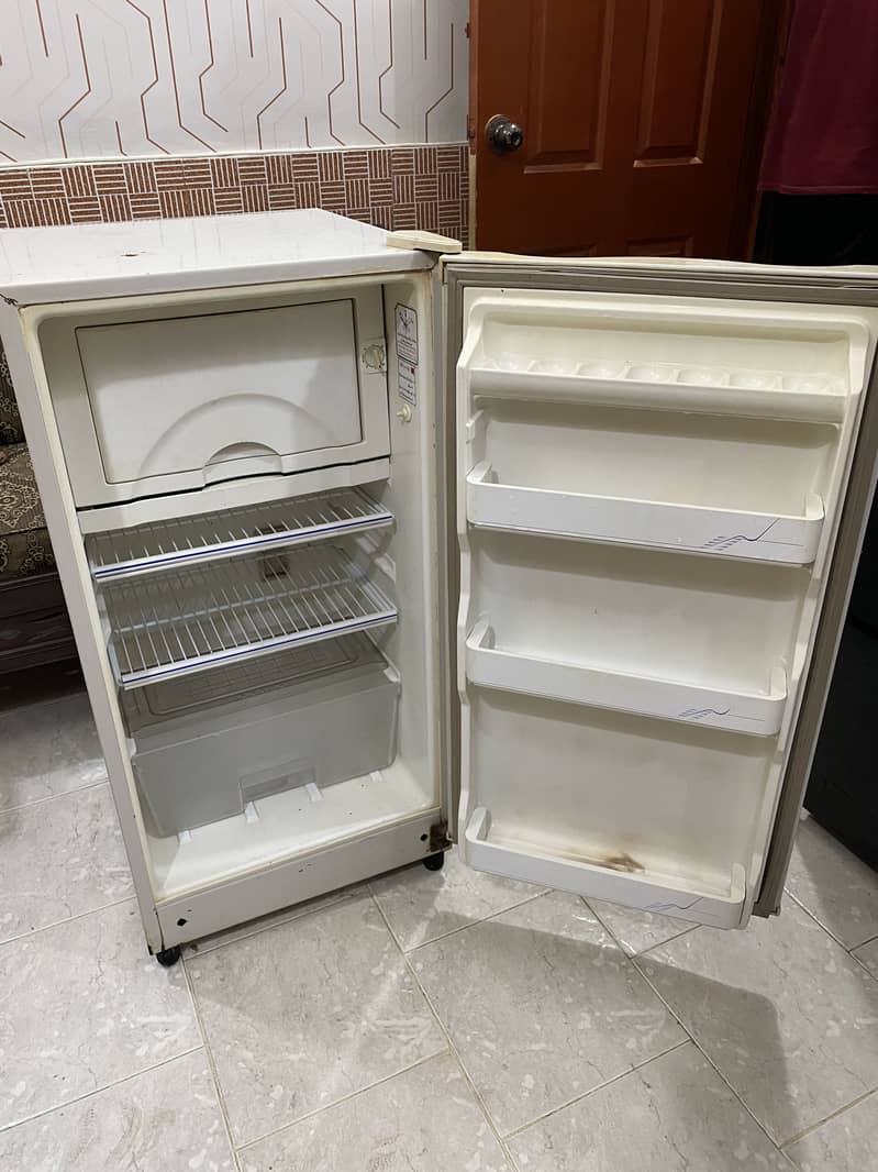 Dawlance Mini Refrigerator 3