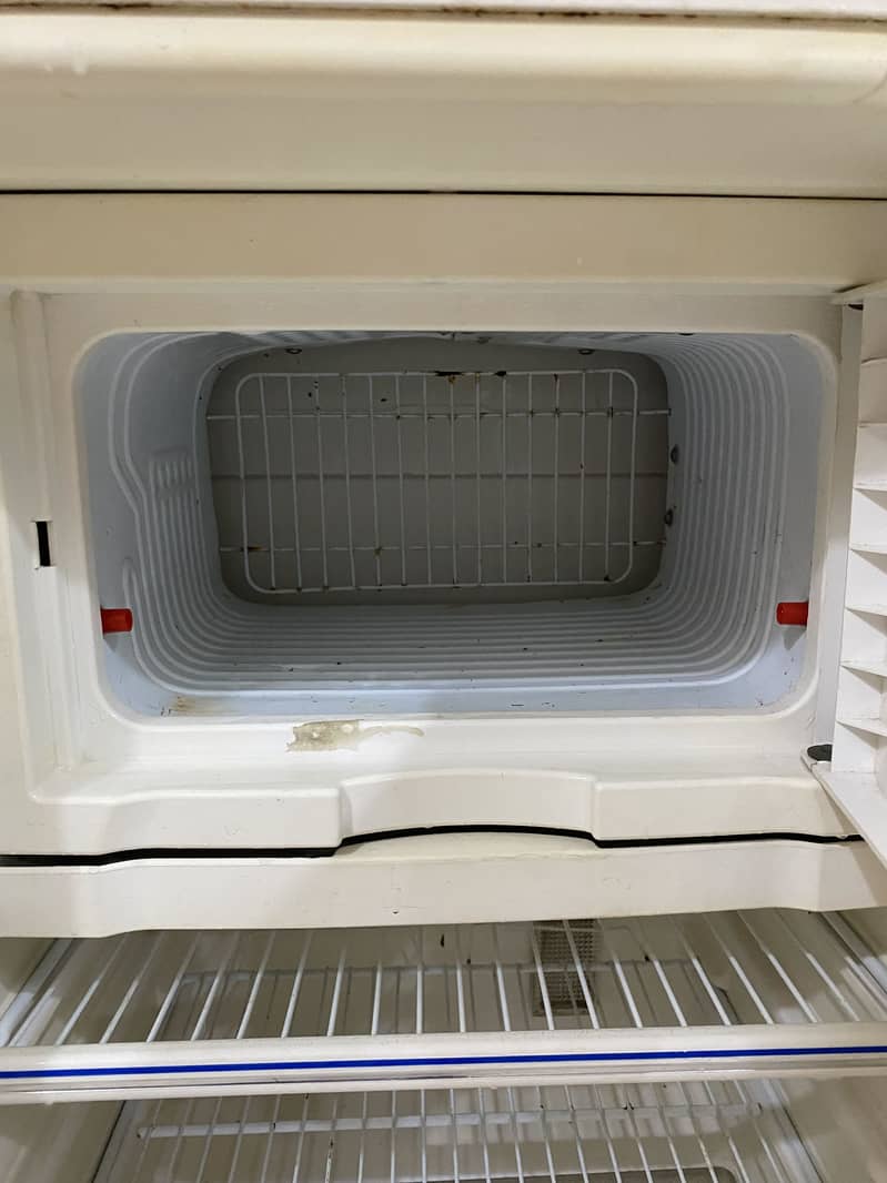 Dawlance Mini Refrigerator 4