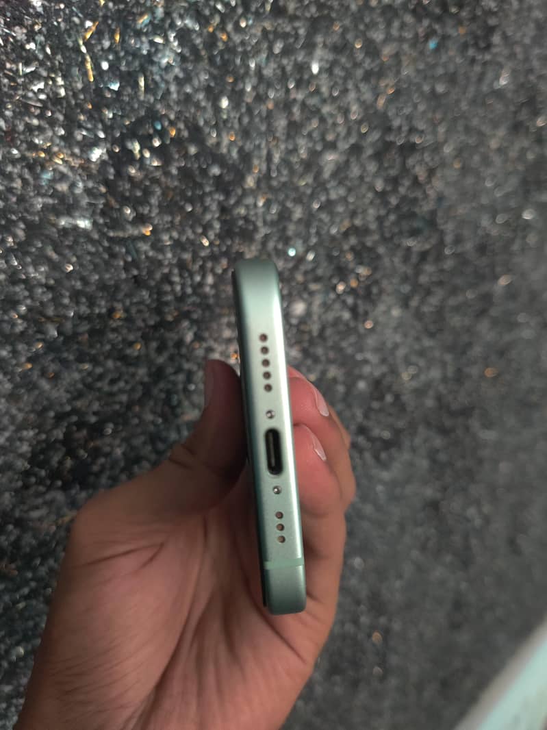 Apple iPhone 15 4