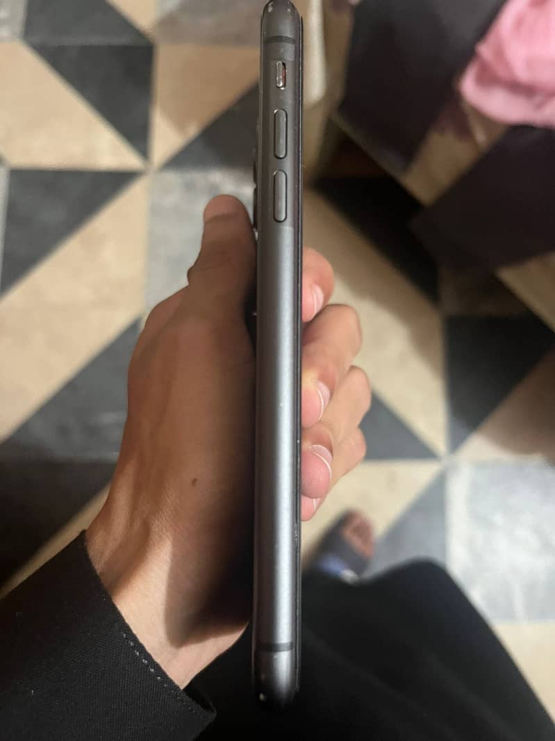 Apple iPhone 11 3