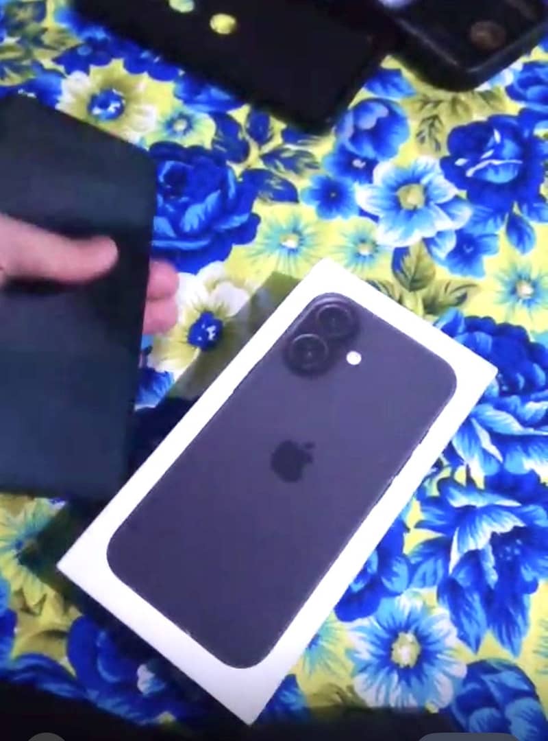 Apple iPhone 16 sim lock 256gb 4