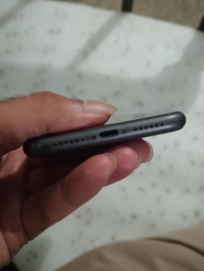 Apple iPhone 11 3