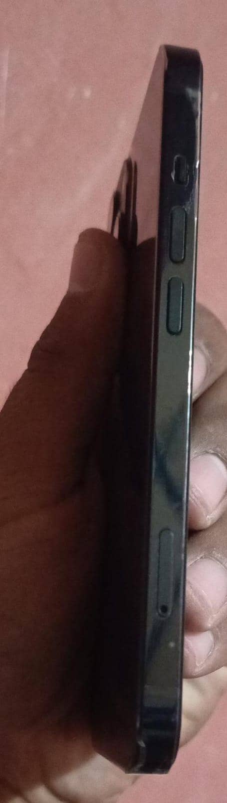 Apple iPhone 13 2