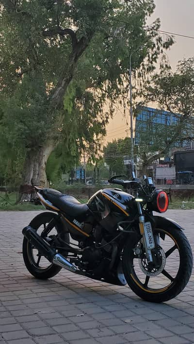 YAMAHA YBR Modified