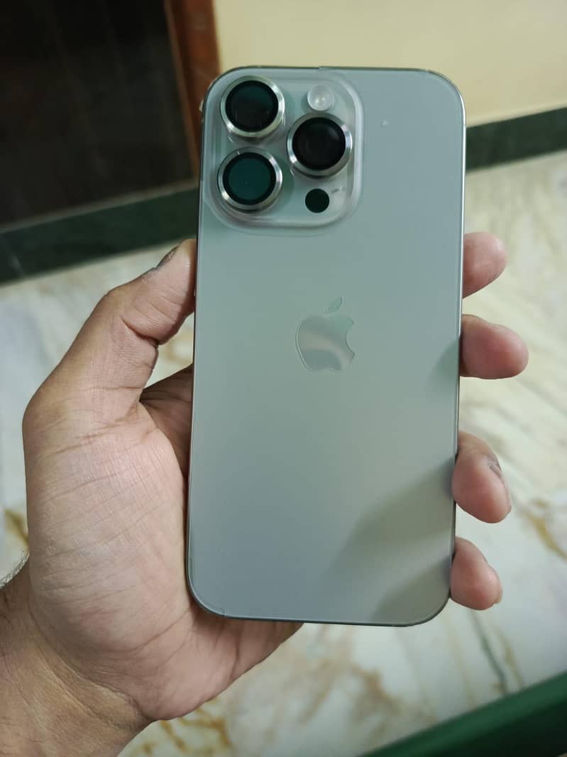 Apple iPhone 16 Pro JV 1