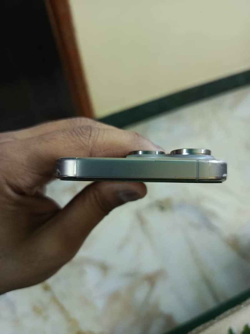 Apple iPhone 16 Pro JV 2