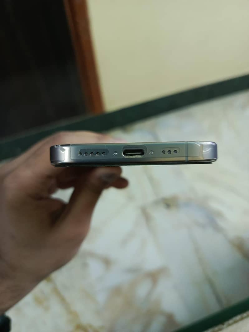 Apple iPhone 16 Pro JV 3