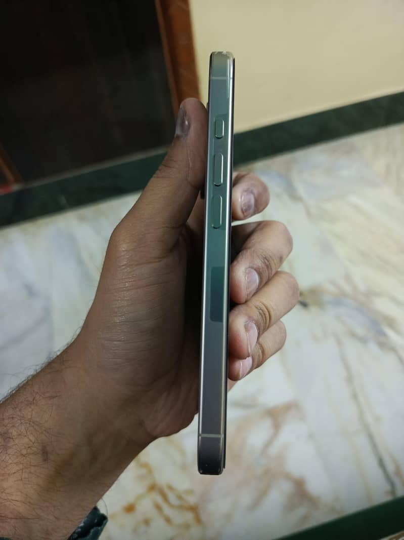 Apple iPhone 16 Pro JV 4