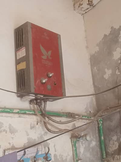 electric geaser 15 litre good condition