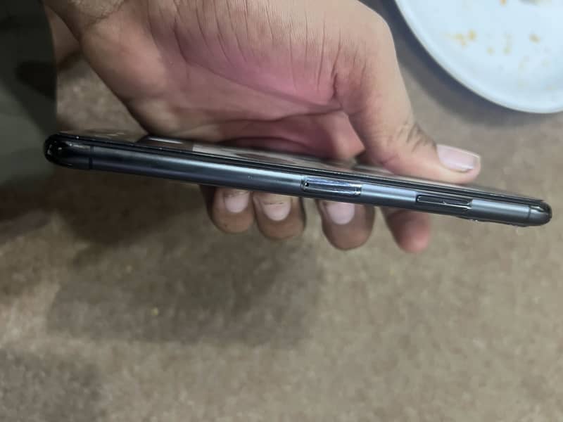 Apple iPhone 11 Pro Max 2