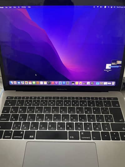 Apple macbook  excellent condition orignal