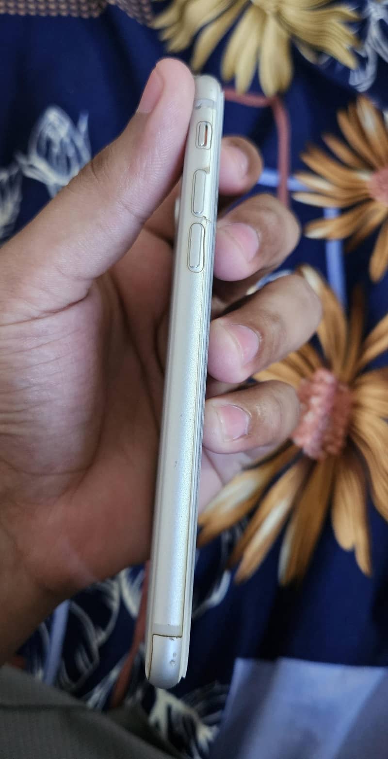 Apple iPhone 8 3