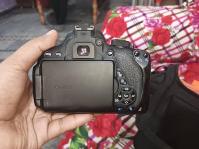 canon 700d for sell 10x10
