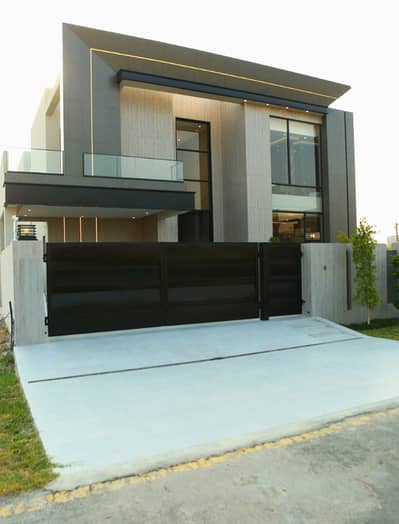 20 MARLA ELEGANT AND FULLY MAINTAINED SUPER HOT LOCATED BUNGALOWS UPPER PORTION IS AVAILABLE IN THE BEST BLOCK OF DHA LAHORE.