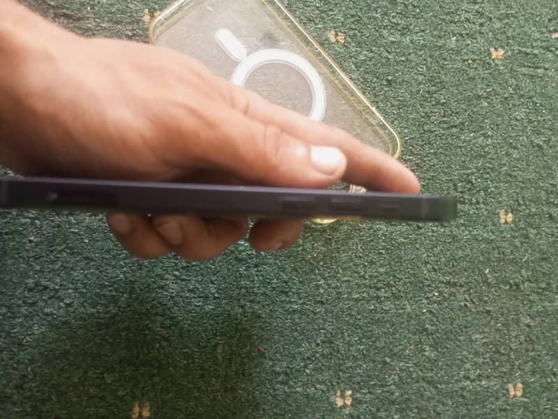 Apple iPhone 12 6