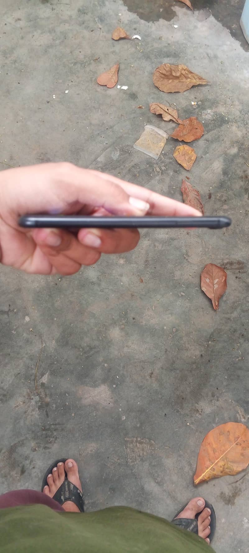 Apple iPhone 7      /32 GB 3