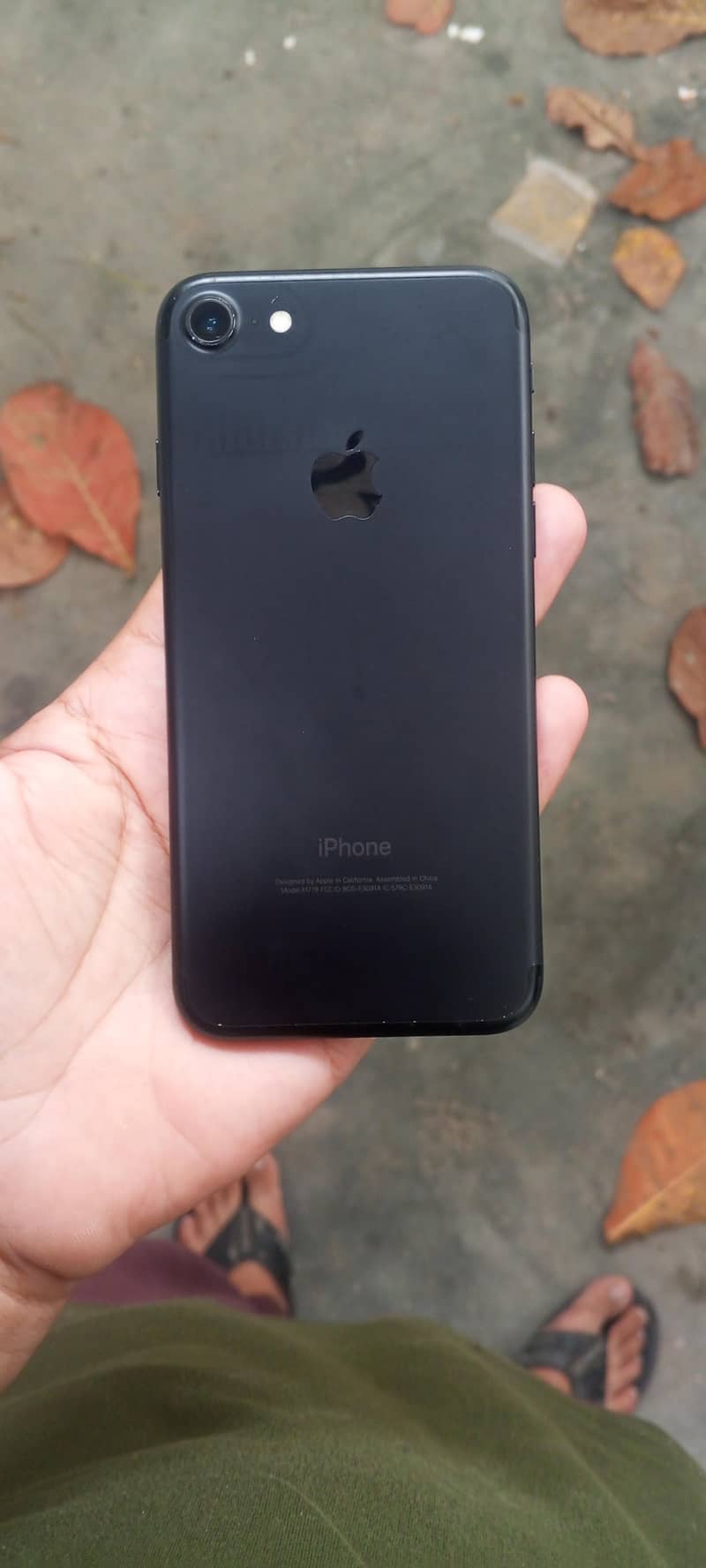 Apple iPhone 7      /32 GB 6