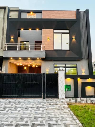 Prime Location, Lowest Price, Brand New 5m House