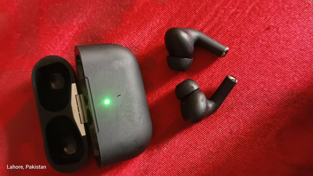 wireless earbuds 1