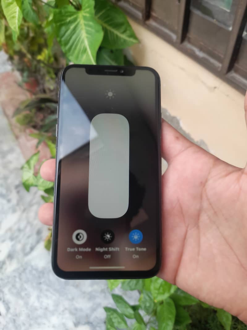 Apple iPhone XS 3
