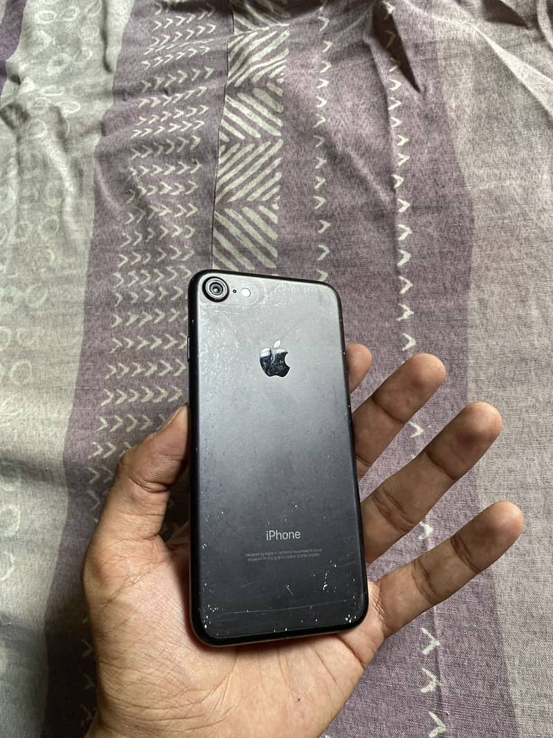 Apple iPhone 7 3