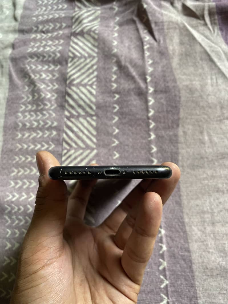 Apple iPhone 7 4