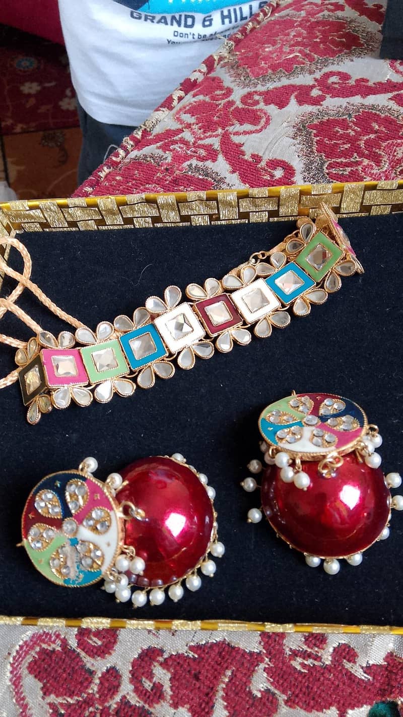 Three jewlry sets. . . 0