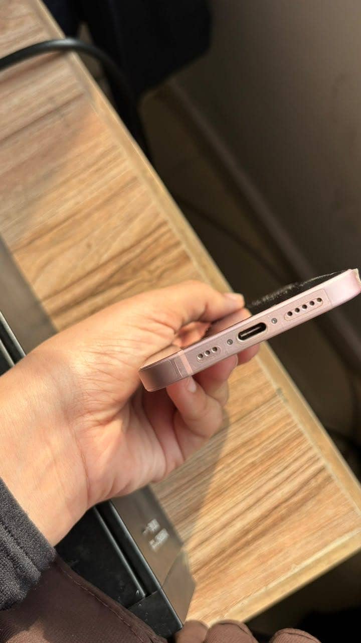 Apple iPhone 15 2