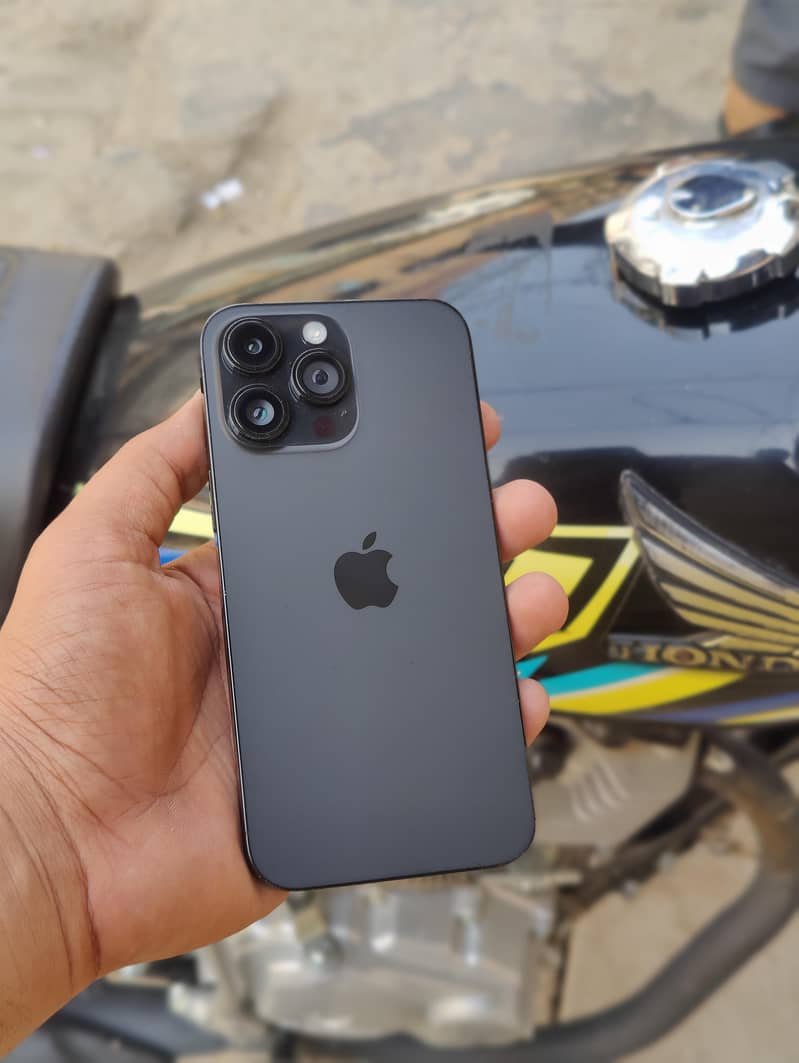 Apple iPhone 14 Pro Max 0