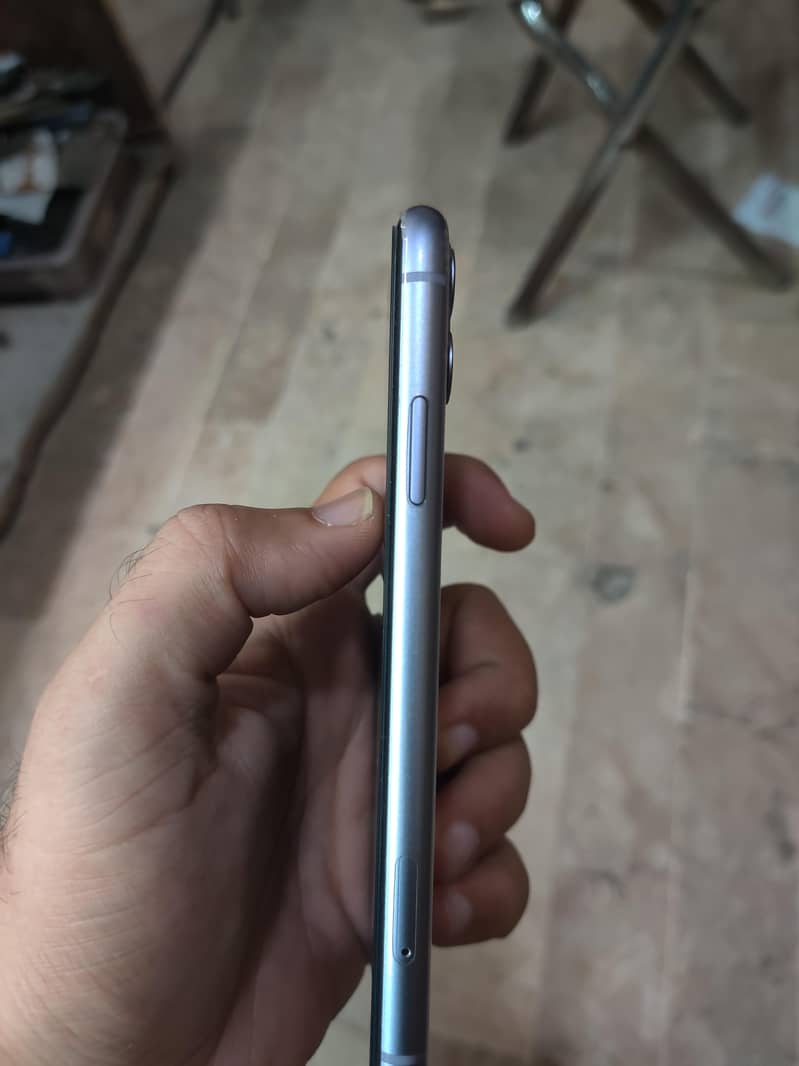 Apple iPhone 11 3