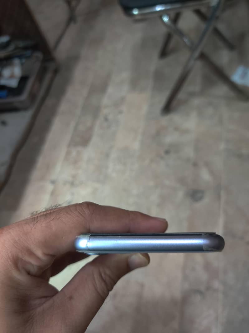Apple iPhone 11 4