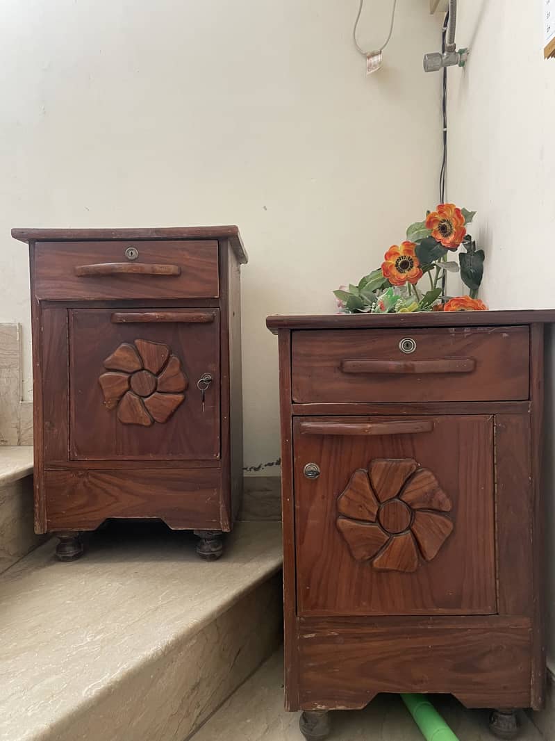 Bed sides Table 0