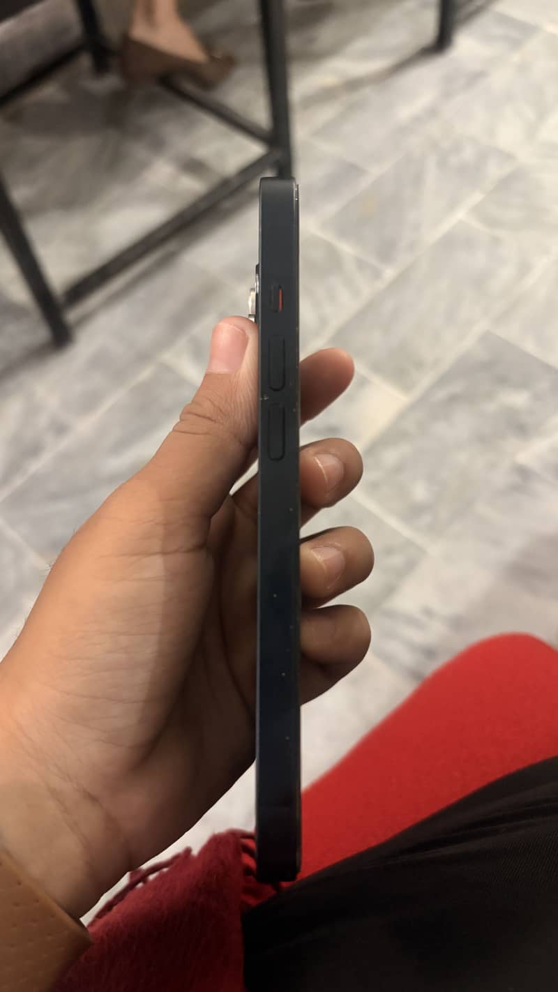 Apple iPhone 14 3