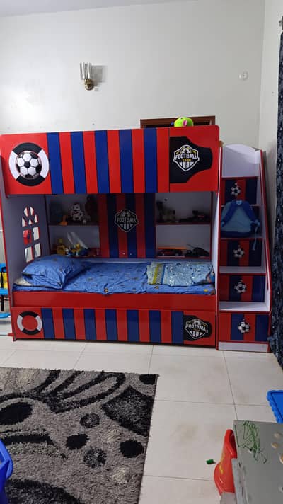 only few days used 3 beds in good condition