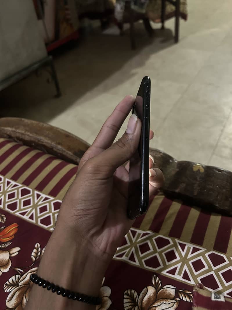 Apple iPhone 7 3