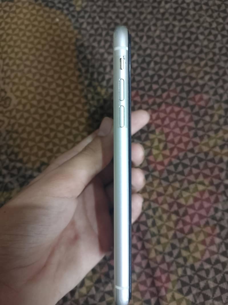 Apple iPhone 11 6