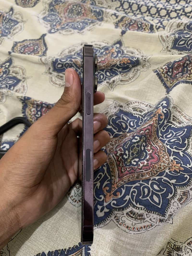 Apple iPhone 14 Pro Max 1