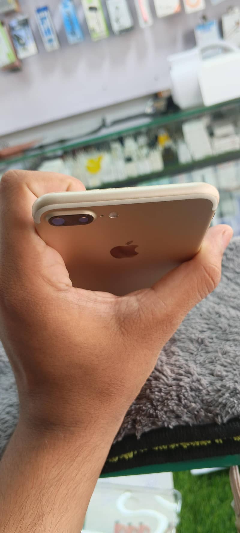 Apple iPhone 7 Plus 0