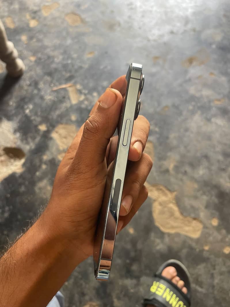 Apple iPhone 13 Pro 2