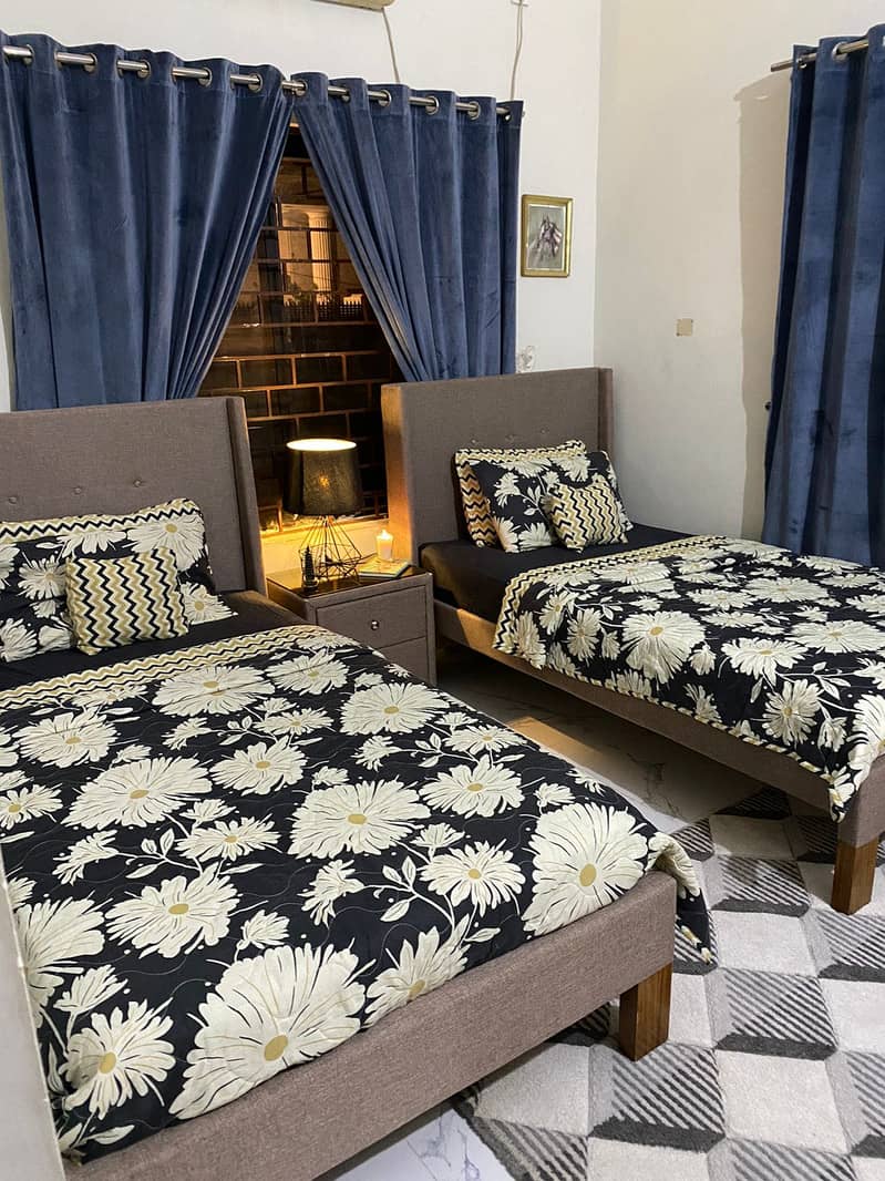 2 single bed with side table 0