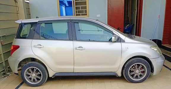 Toyota IST 2003
