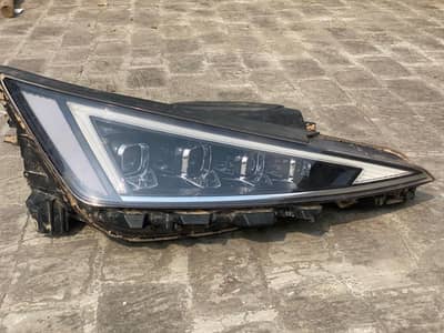 Hyundai Elantra front light