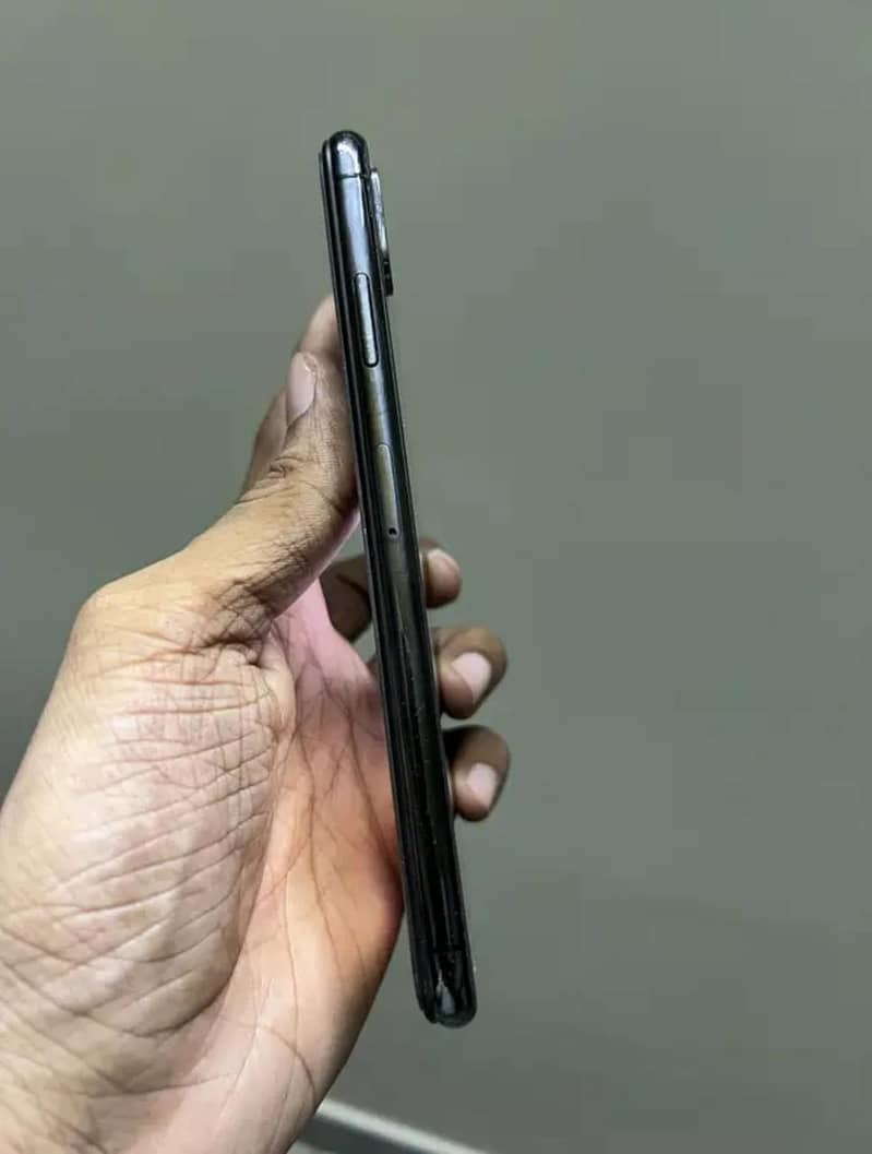 Apple iPhone XS Max 1