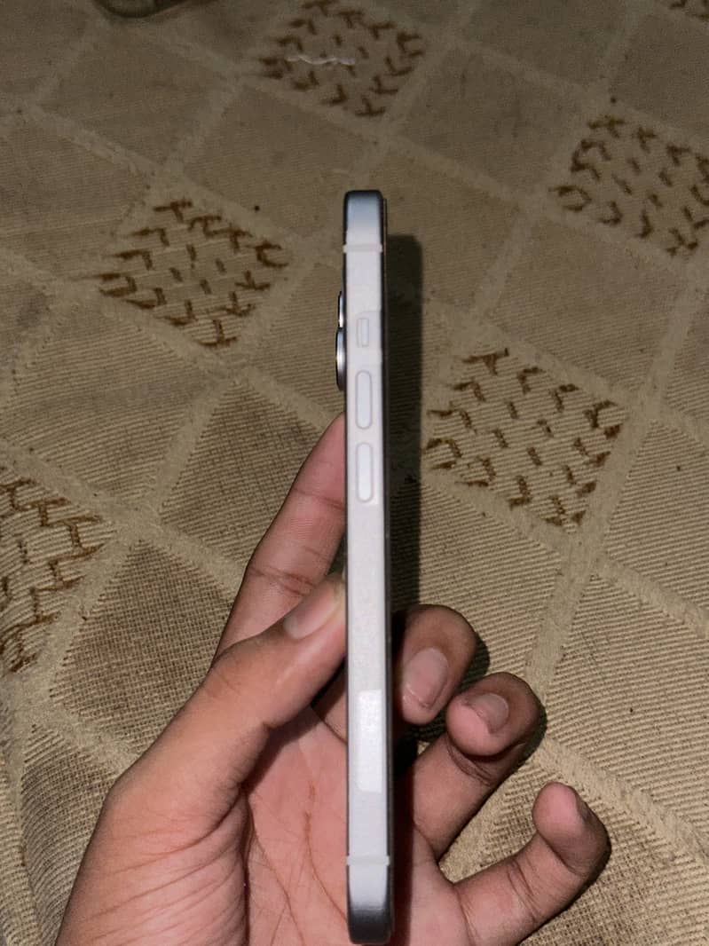 iPhone 15 2