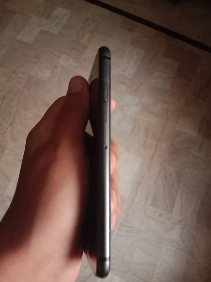 Apple iPhone 8 5