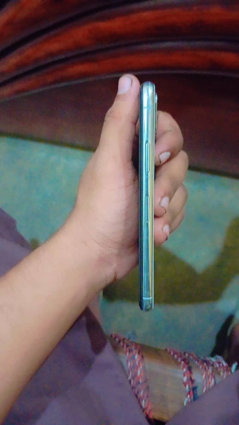 Apple iPhone XS 1