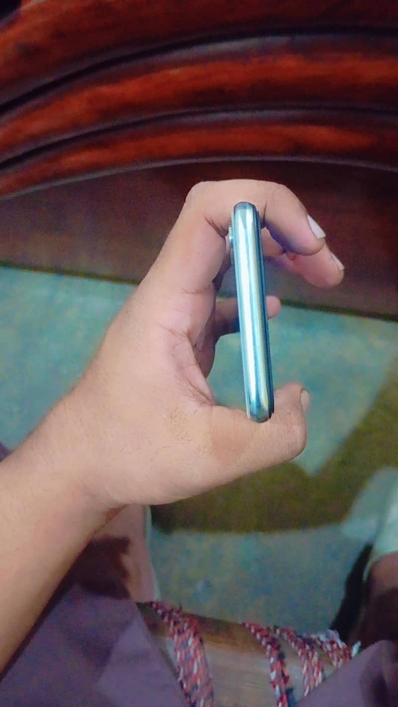Apple iPhone XS 3