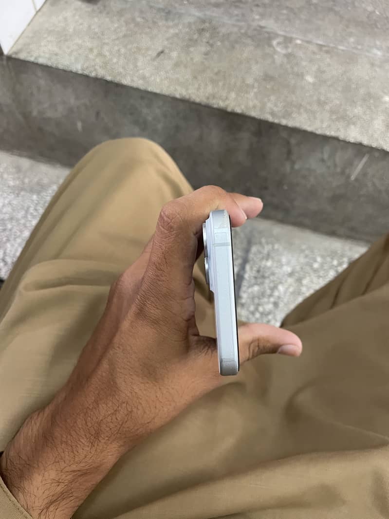 Apple iPhone 15 3