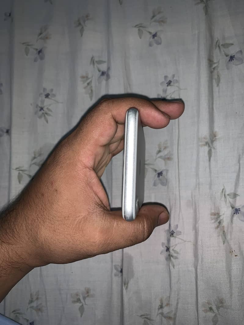 Apple iPhone 7 PTA 4