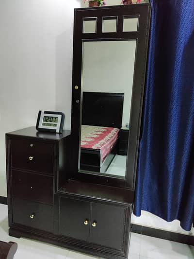 Sheeshum king size bed for sale